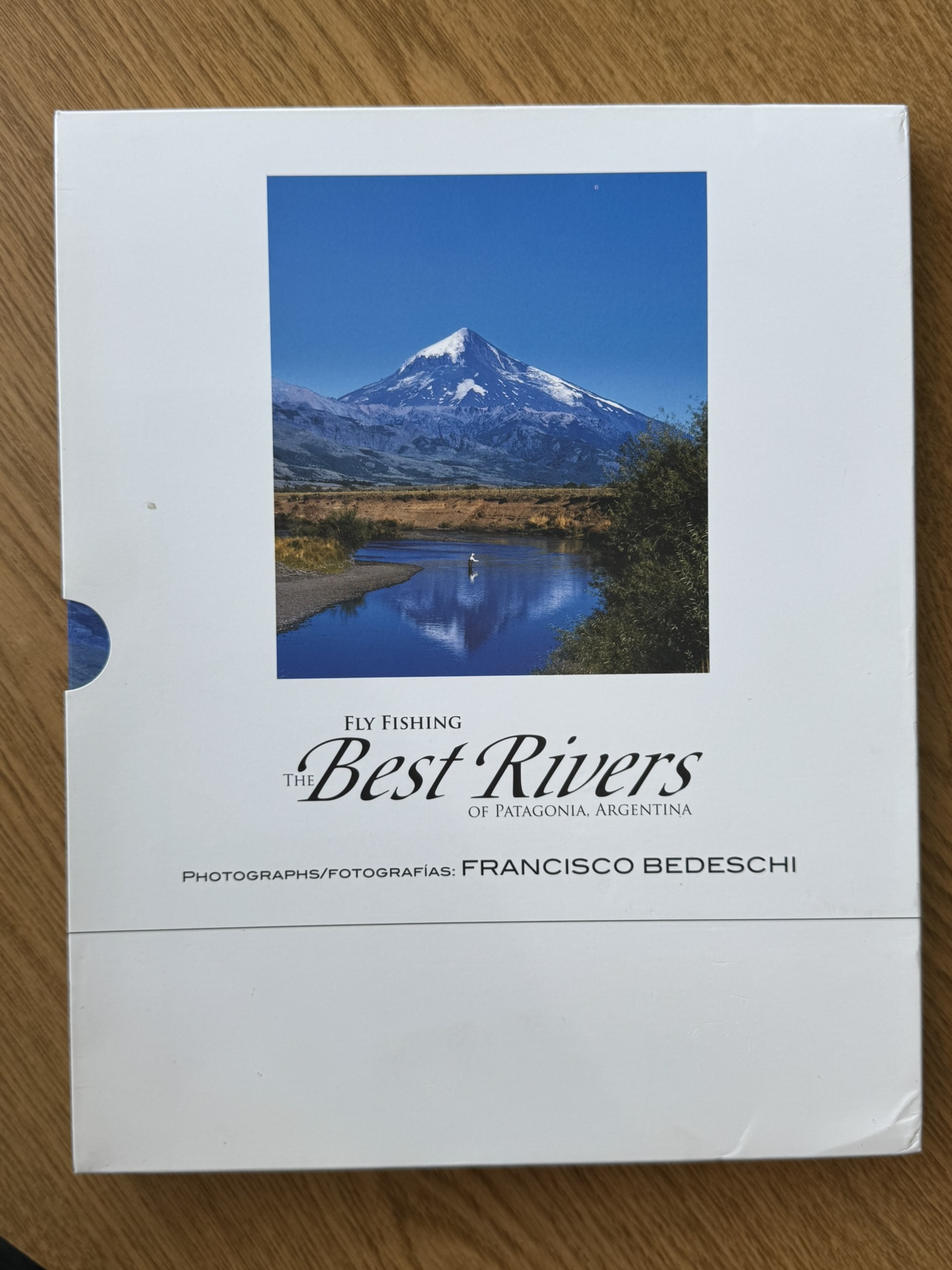Fly Fishing the Best Rivers of Patagonia, Argentina (English and Spanish Edition)